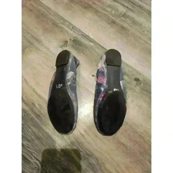 Lucky Brand Blue Floral Flats Size: 8m - Picture 2 of 4